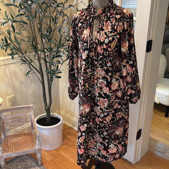 H&M Crepe Dress with pockets. Excellent Condtion - Picture 7 of 9